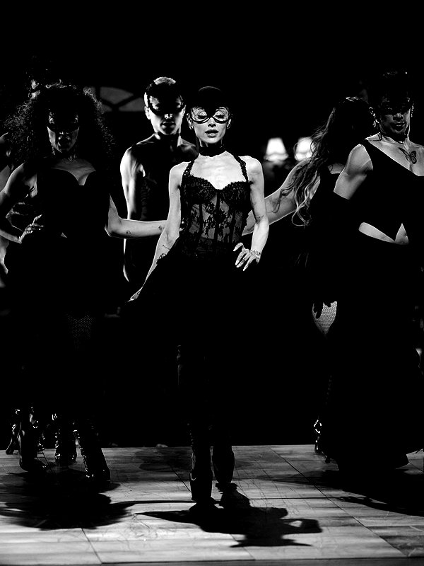 arianagrande instagram image archive image