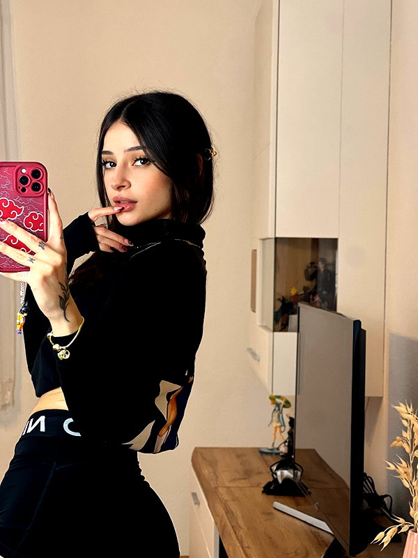 cata.leyah instagram image archive image