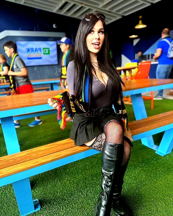 rixiadigivolved instagram image archive image