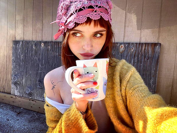 Archived image from @lolabllue on Instagram