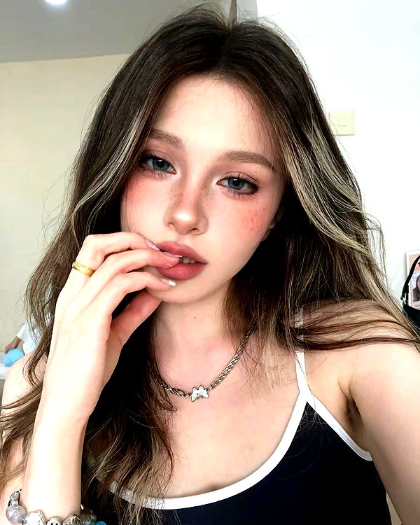 baddiesessence instagram image archive image