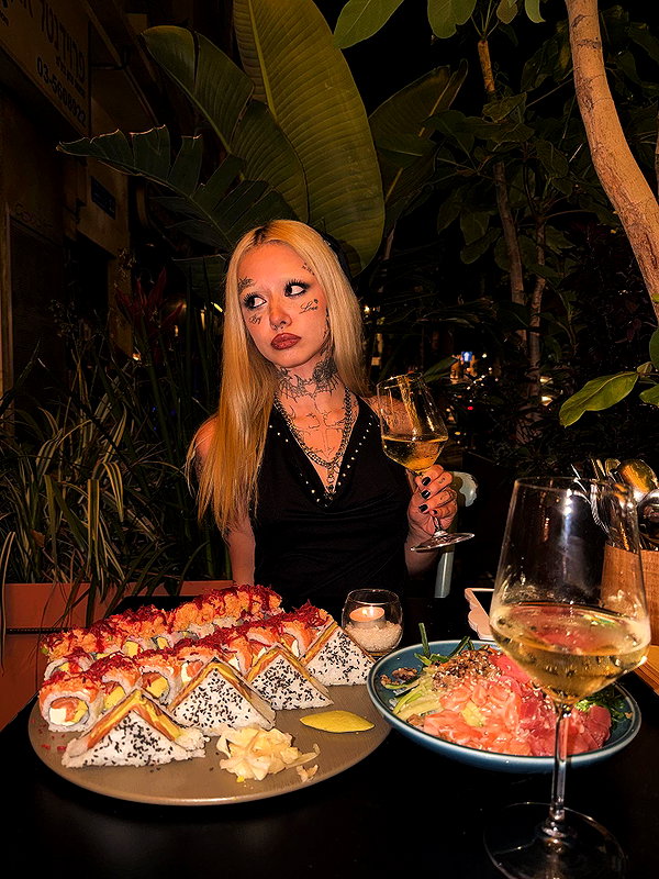 Archived image from @milkaaaa227 on Instagram