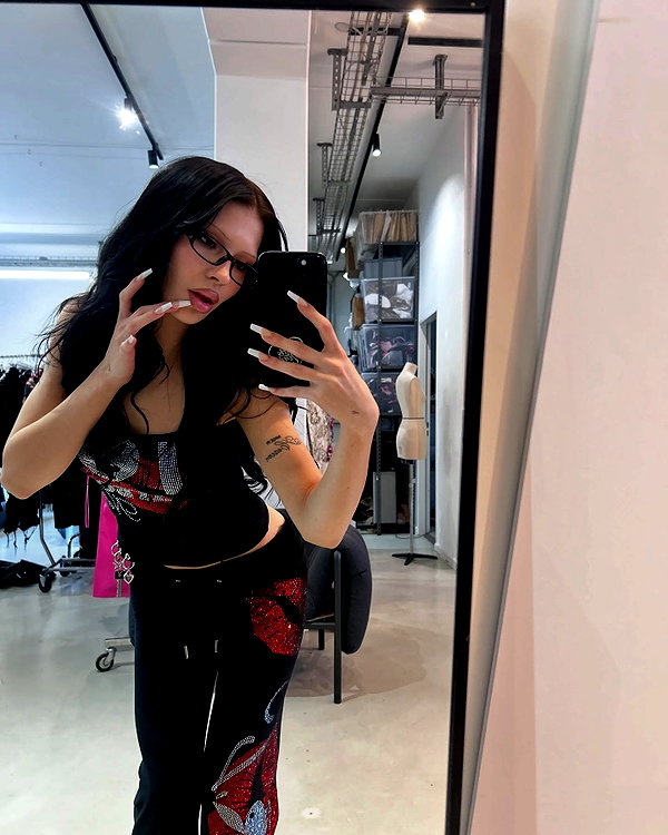 karolinaawasik instagram image archive image