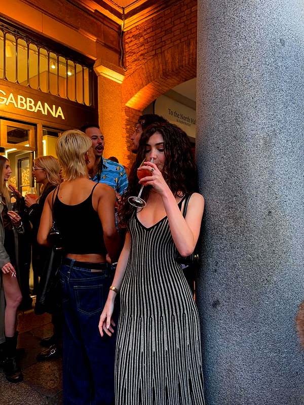 elizabrowne_ instagram image archive image
