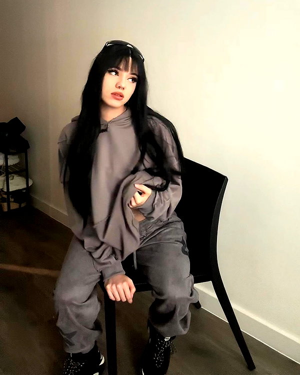 _roniira instagram image archive image