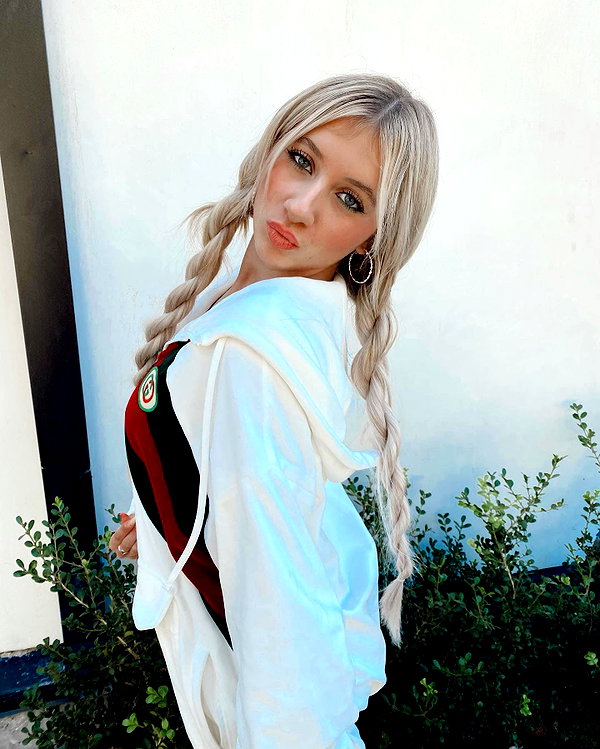 ellianawalmsley instagram image archive image