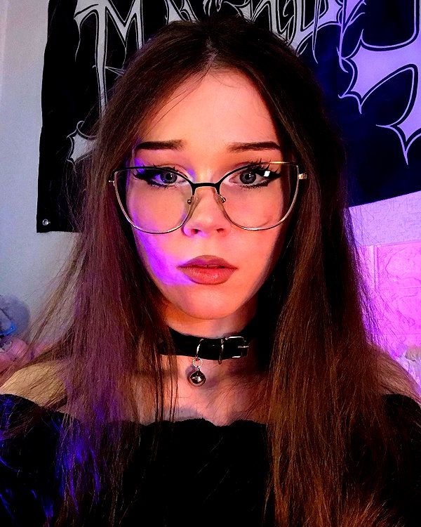 tiny.eviluv instagram image archive image