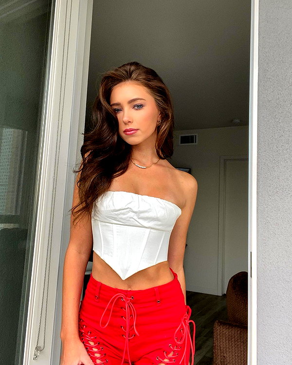 chloerosenbaum instagram image archive image