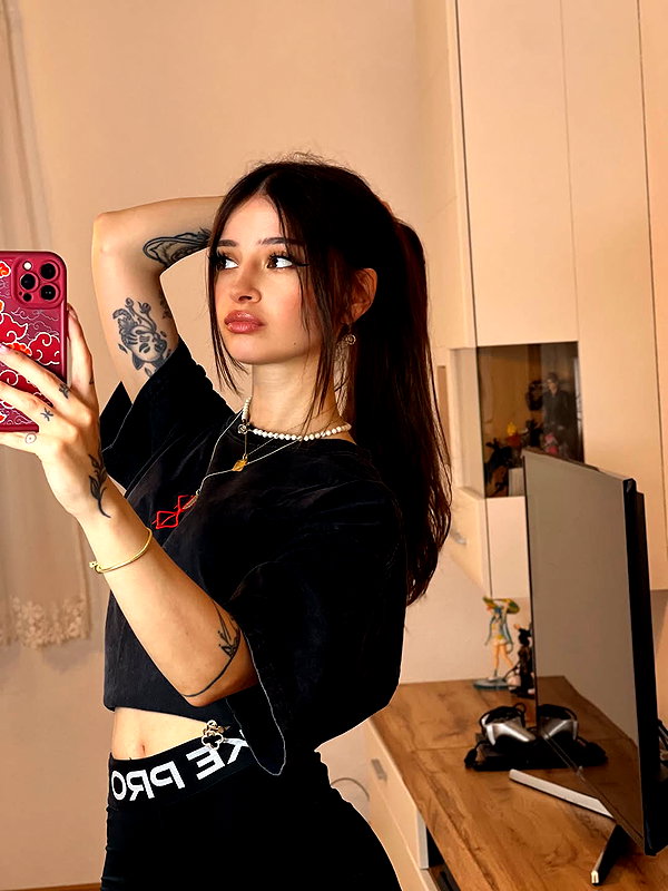 cata.leyah instagram image archive image