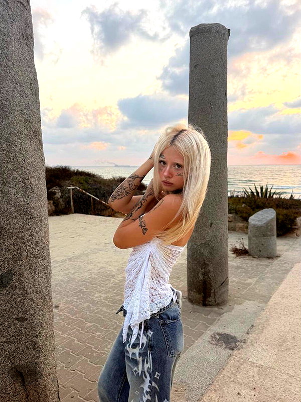 Archived image from @milkaaaa227 on Instagram
