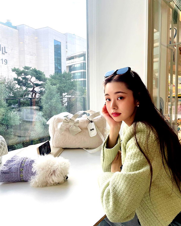 dear.zia instagram image archive image