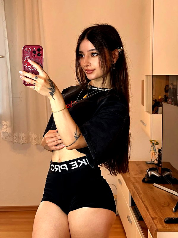 cata.leyah instagram image archive image