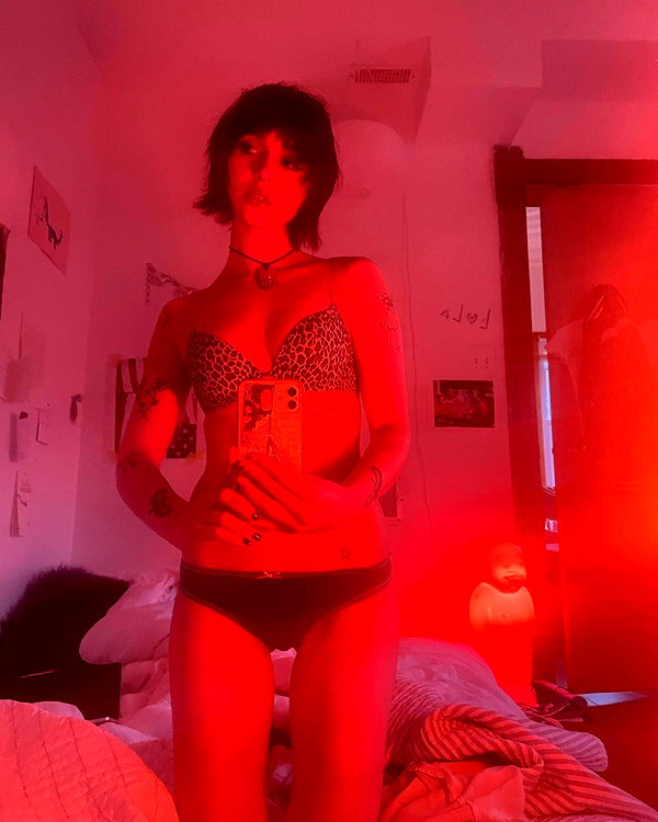 Archived image from @lolabllue on Instagram