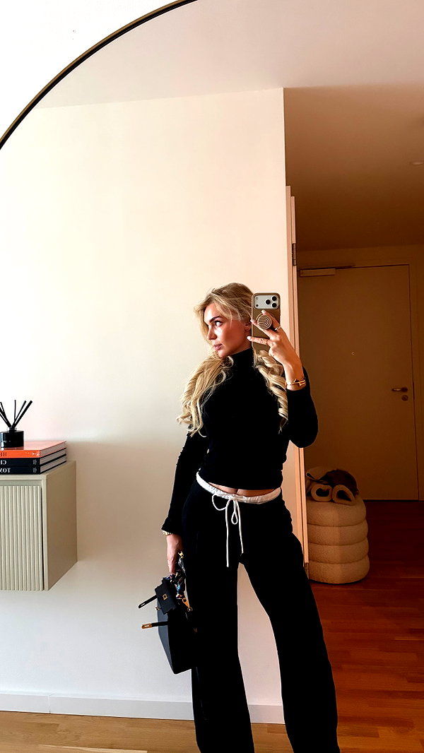 alexis.blond instagram image archive image