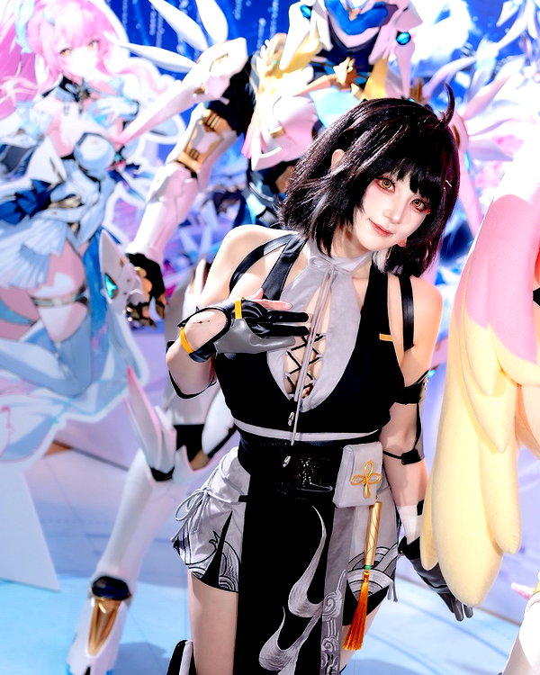 miee_cos instagram image archive image