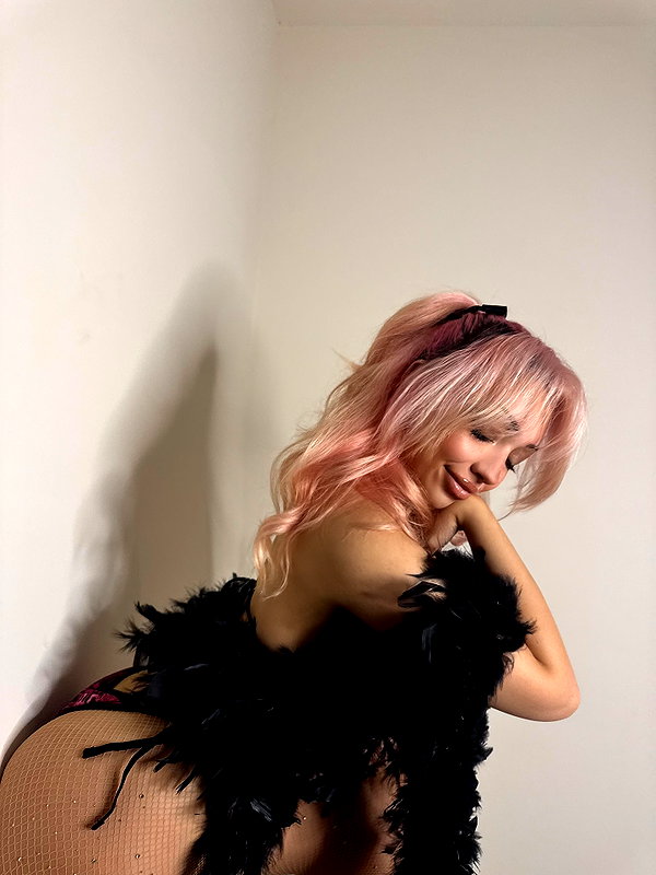 v.qx instagram image archive image