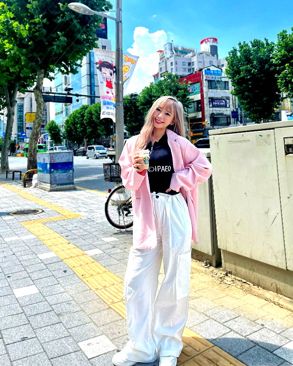 e.shao_417 instagram image archive image