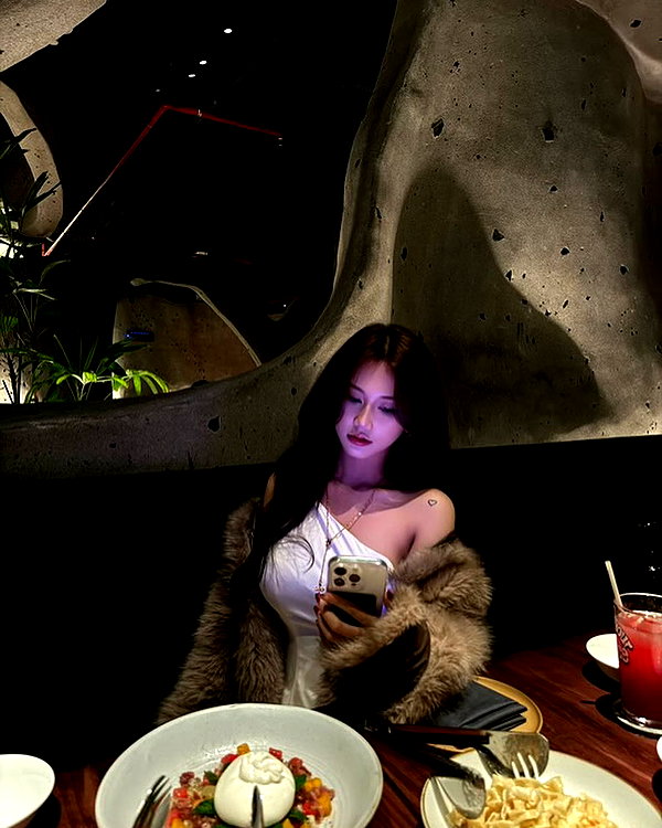 lyhythuedoxinh instagram image archive image