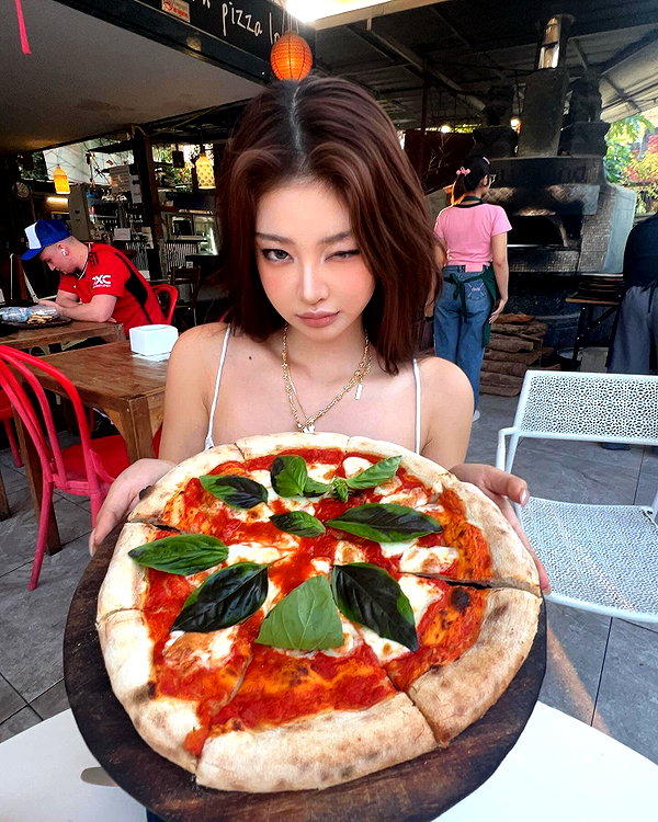 ll.lu1s instagram image archive image
