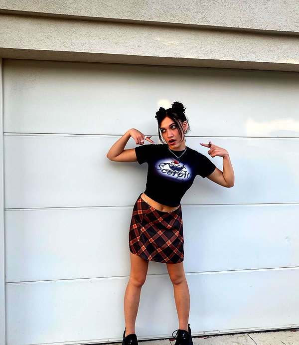 romi_henenson instagram image archive image