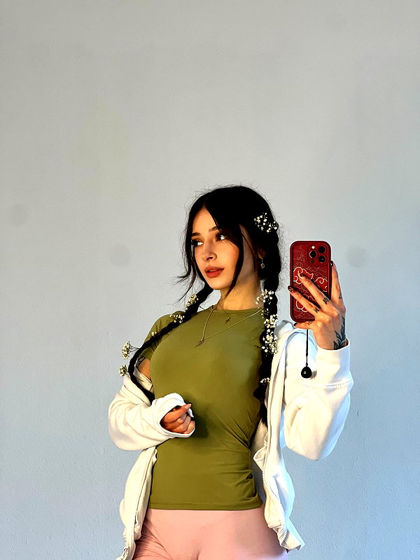 cata.leyah instagram image archive image