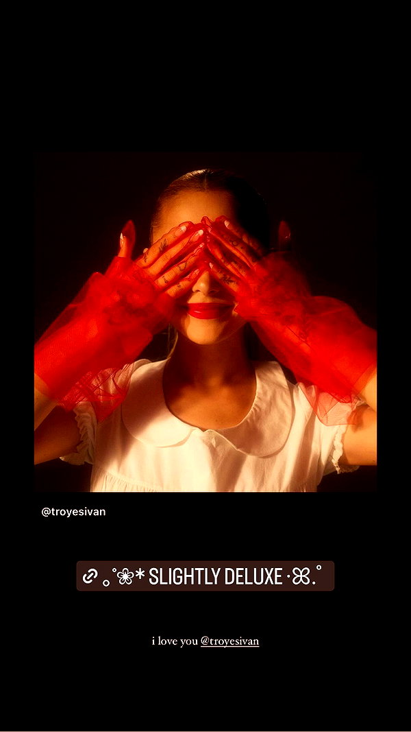 arianagrande instagram image archive image
