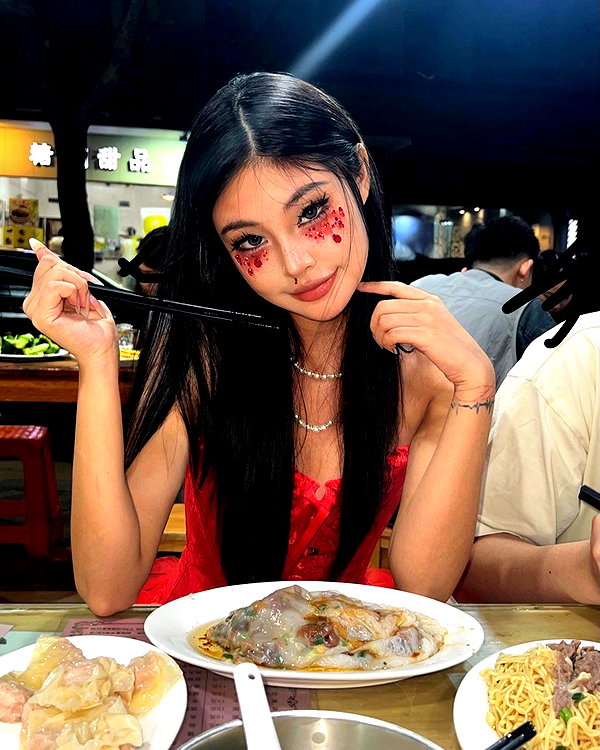 ll.lu1s instagram image archive image