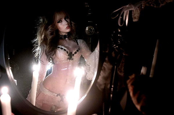 krystallea.cs instagram image archive image
