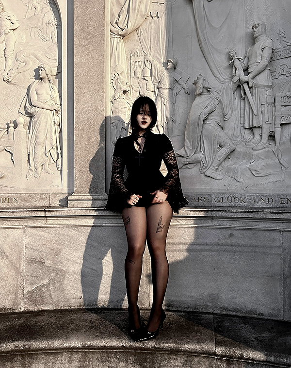 andasrose instagram image archive image