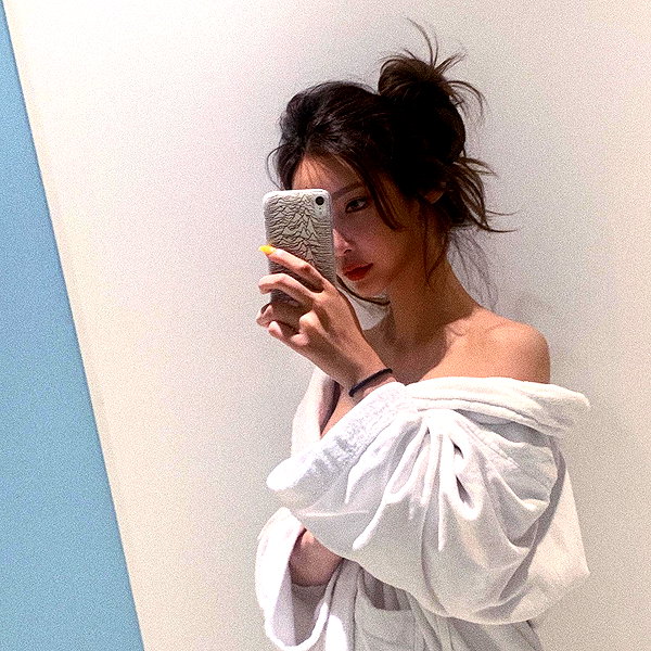 Archived image from @heroineseen on Instagram