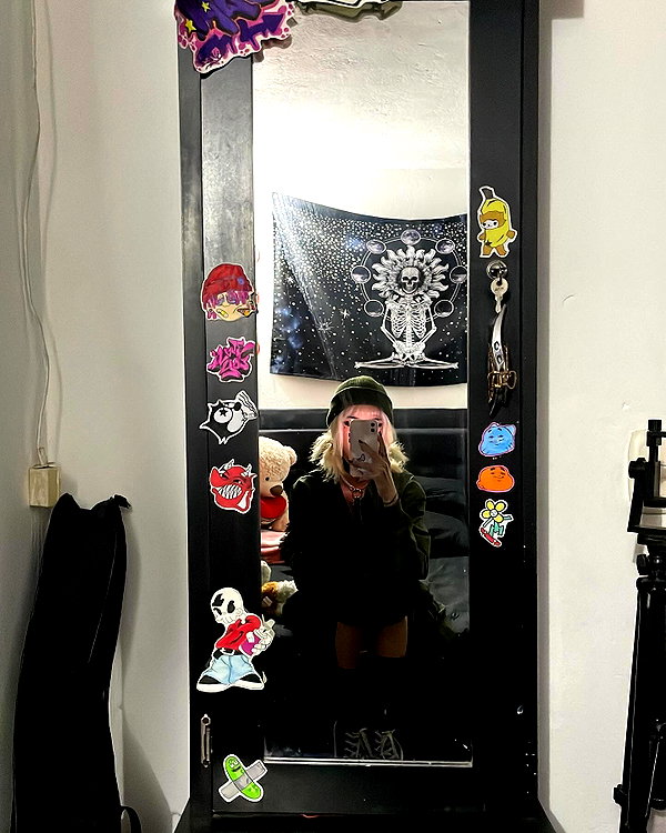 shevaal_x instagram image archive image