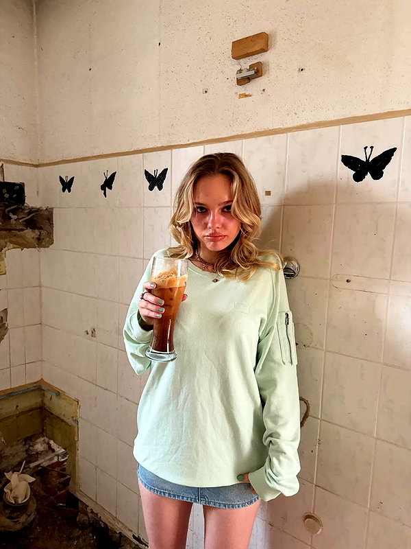 leni.bahr instagram image archive image
