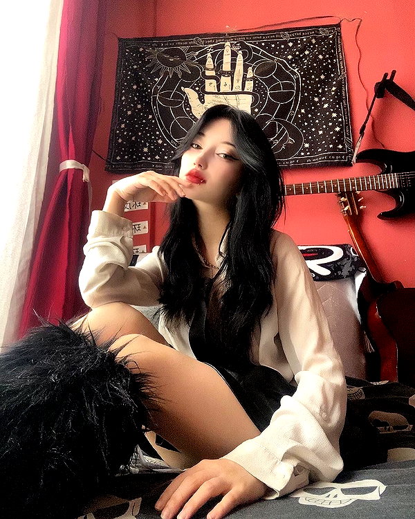 madamist_ instagram image archive image