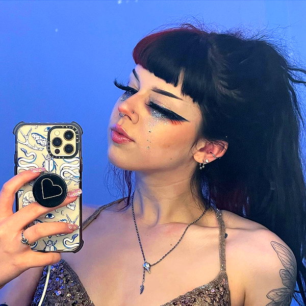yeahimcaroline instagram image archive image