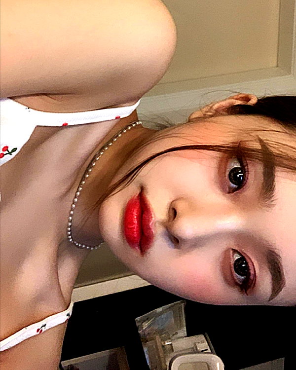 dear.zia instagram image archive image