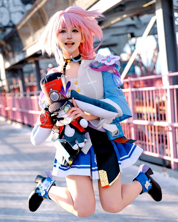 miee_cos instagram image archive image