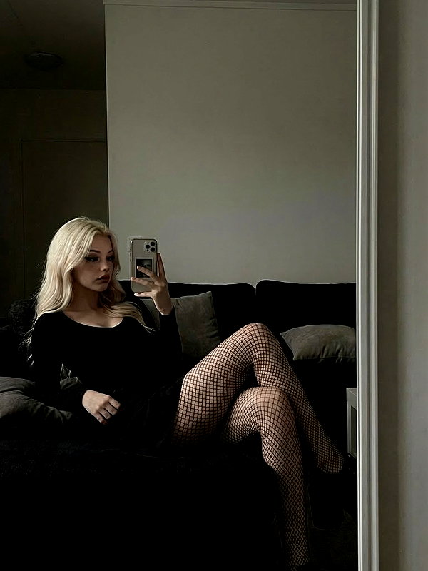 icy.vixen1_ instagram image archive image
