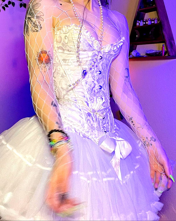 yeahimcaroline instagram image archive image