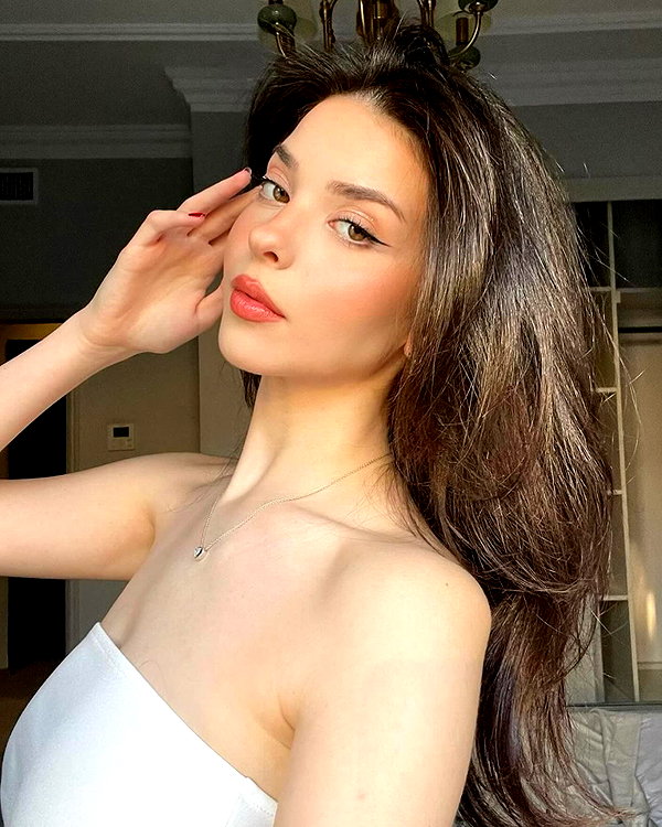 baddiesessence instagram image archive image