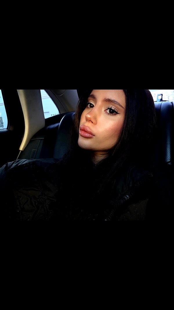 Archived image from @meleeva on Instagram
