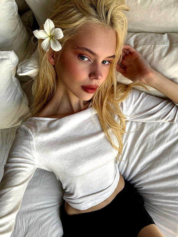 alisen.mari instagram image archive image