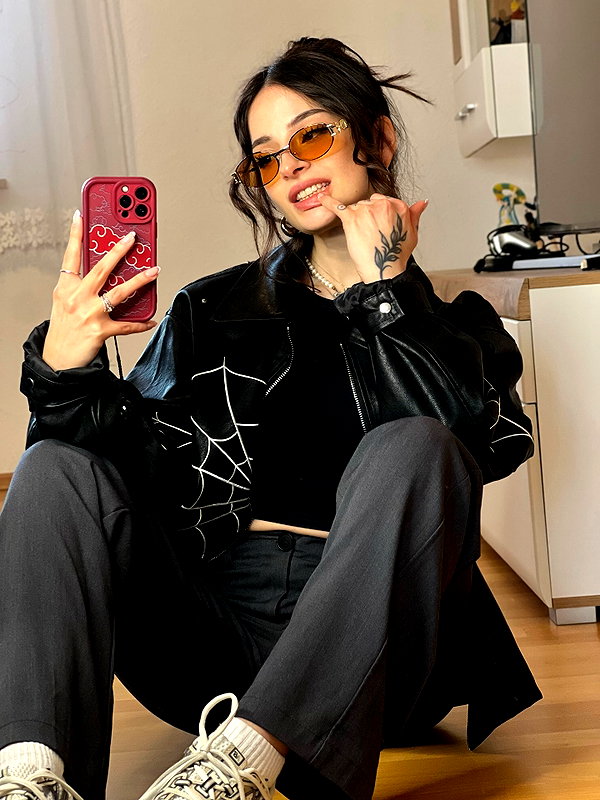 cata.leyah instagram image archive image