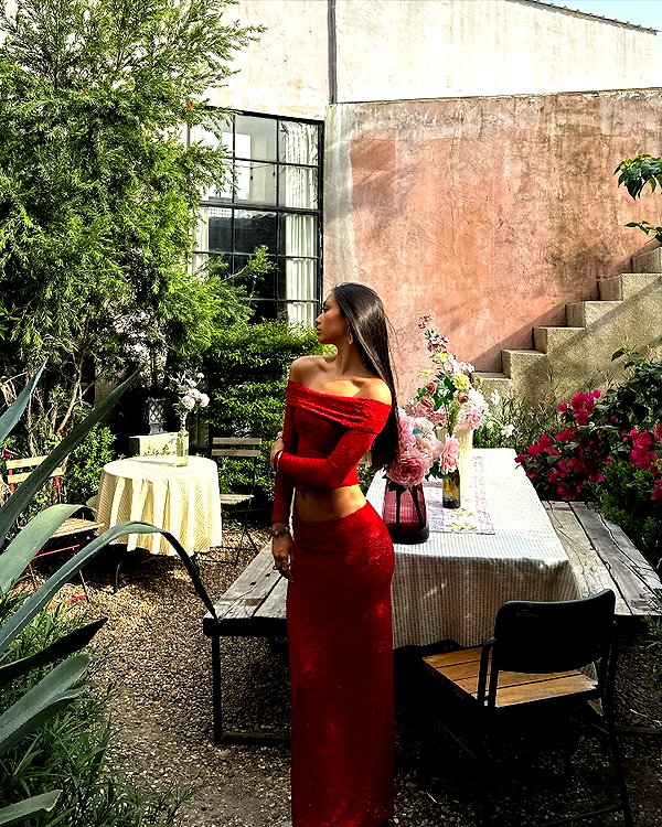 cait.knight instagram image archive image