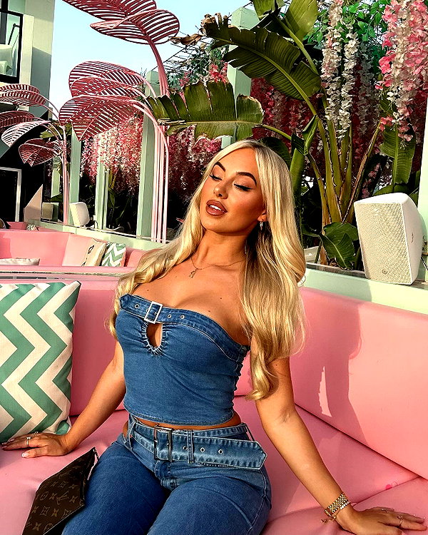 rhiannonbluee instagram image archive image