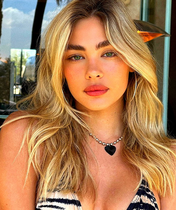 maya.keyy instagram image archive image