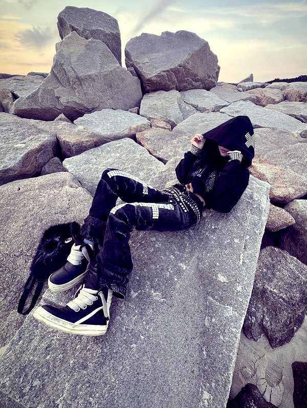 9unxx7 instagram image archive image