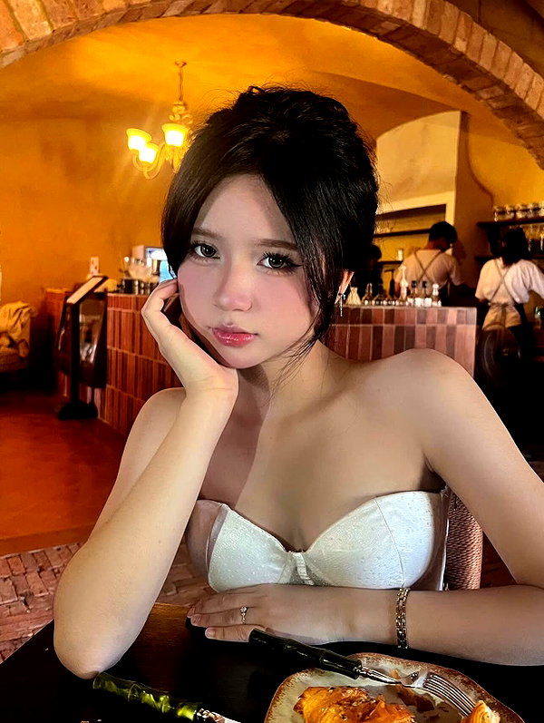 lyhythuedoxinh instagram image archive image