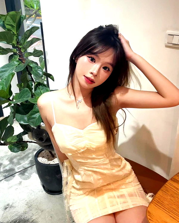 e.shao_417 instagram image archive image