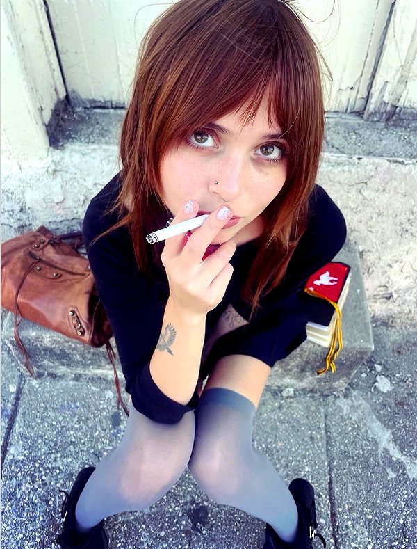Archived image from @lolabllue on Instagram