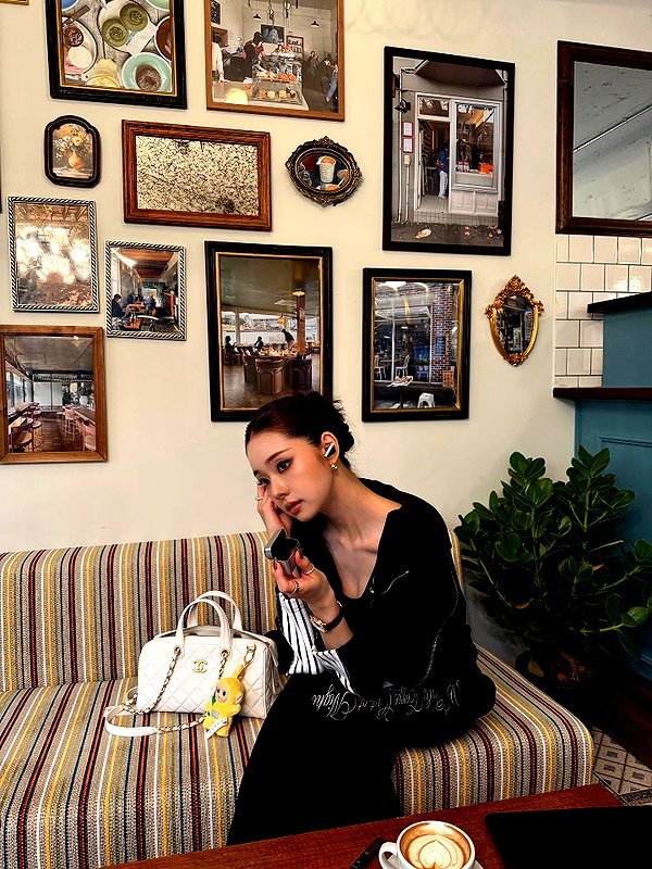 dear.zia instagram image archive image